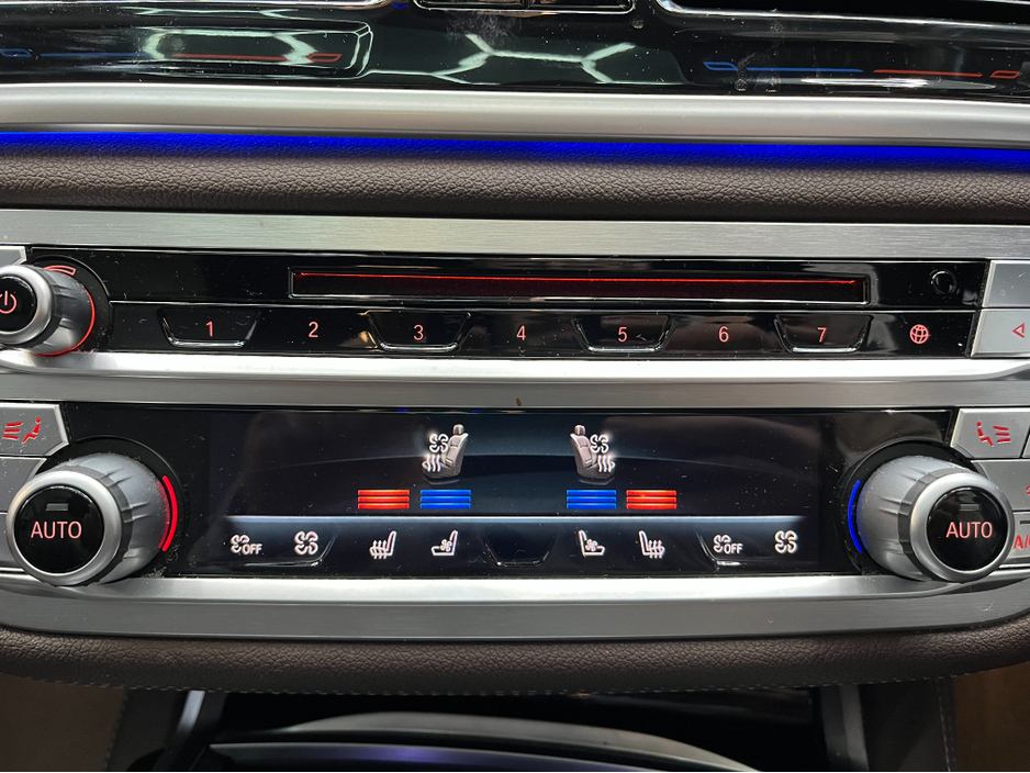 2017 BMW 7 Series 2017 BMW 740E IPERFORMANCE M-SPORT 2.0AUTOMATIC / CRUISE CONTROL / 360° PARKING CAMERA / ELECTRIC MEMORY HEATED & MASSAGING SEATS / PADDLE SHIFTERS / PANORAMIC SUNROOF / HEATED REAR SEATS