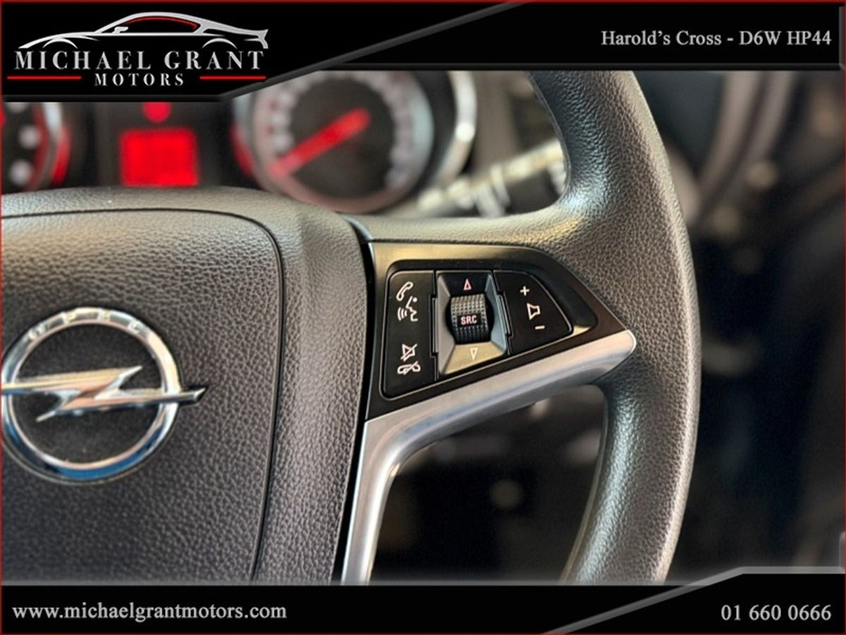 2015 Opel Astra - image 29