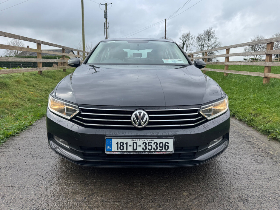 2018 Volkswagen Passat - image 4