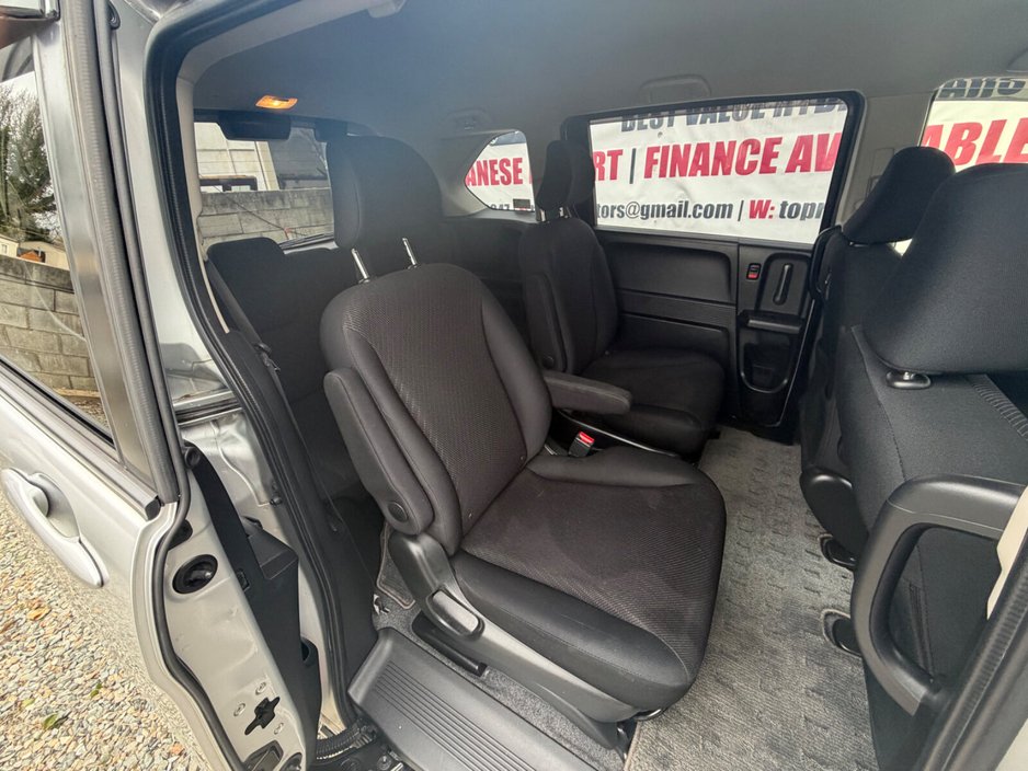 2015 Honda Freed - image 9