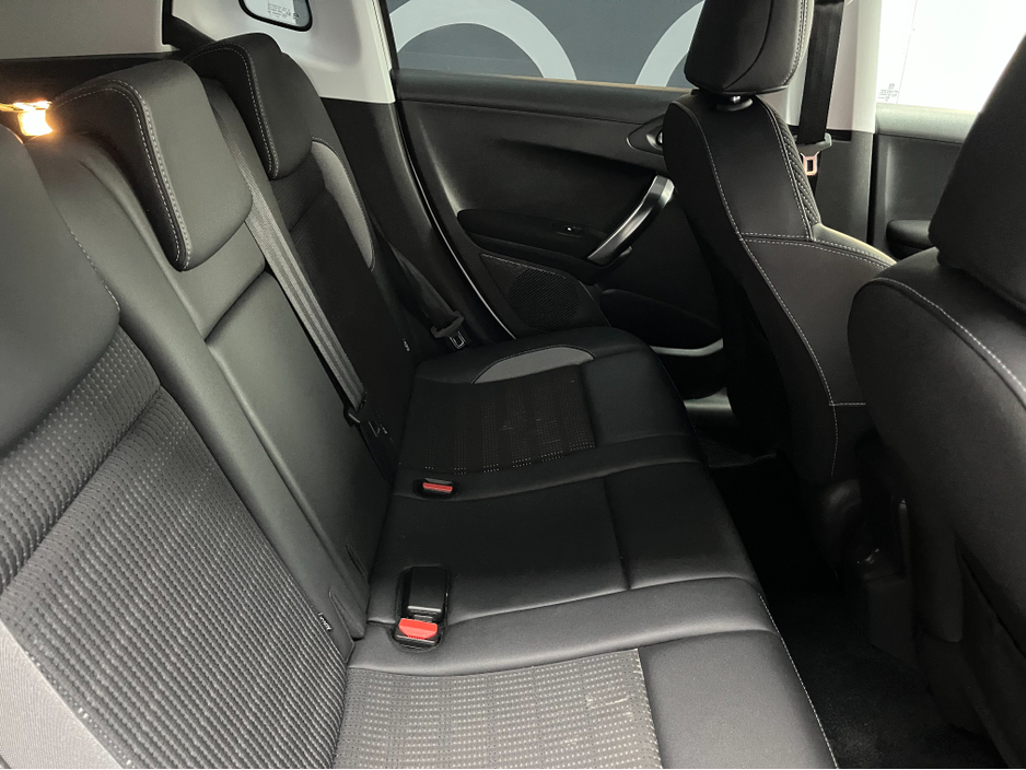 2017 Peugeot 2008 - image 11