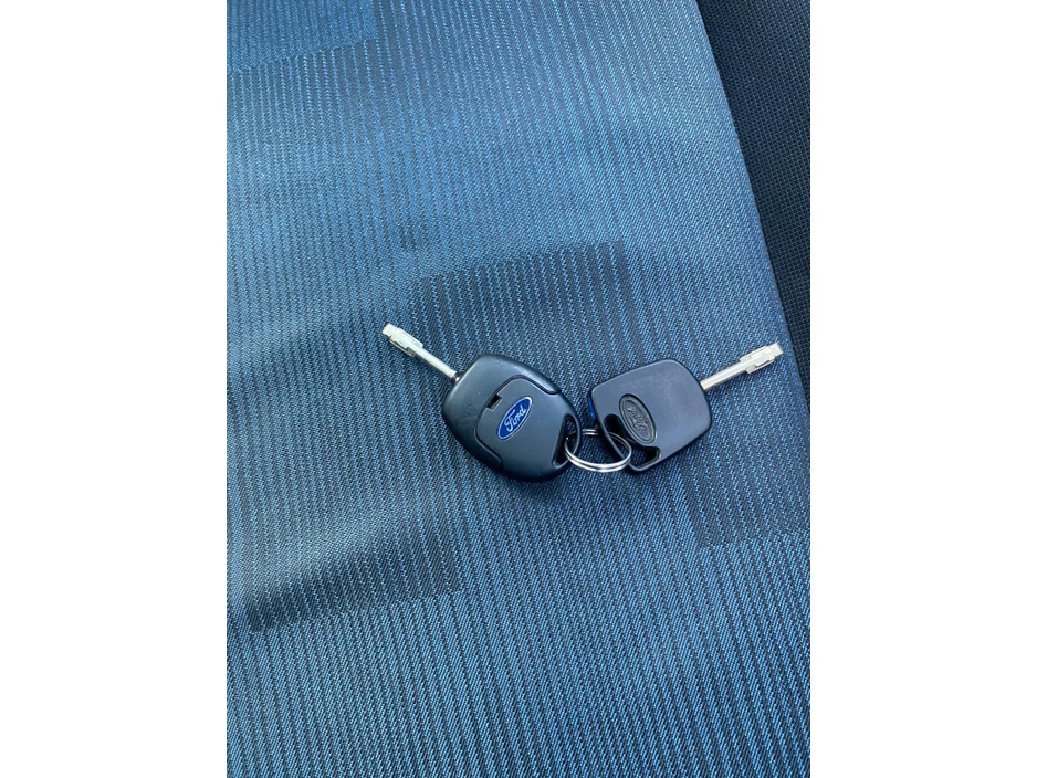 2006 Ford Fiesta - image 6