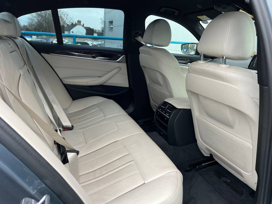 2017 BMW 5 Series - image 8