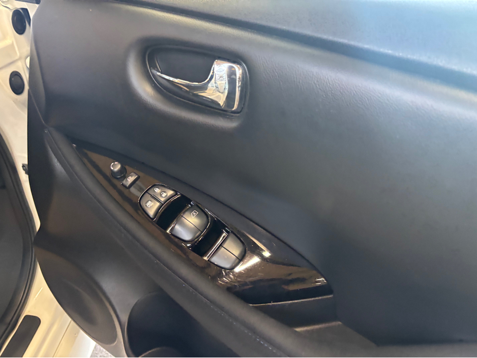 2019 Nissan Leaf - image 6