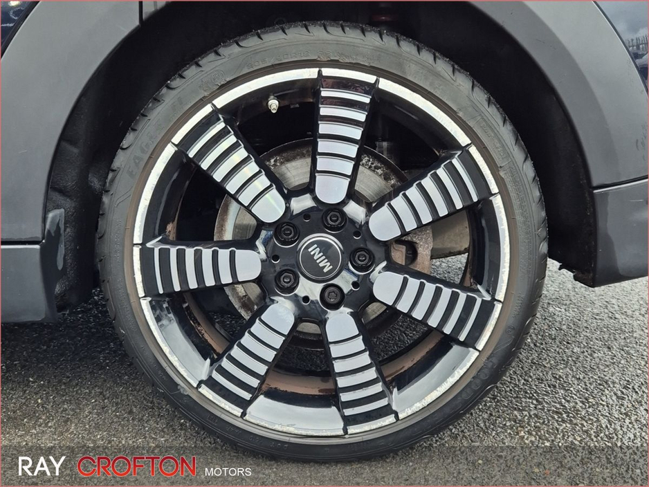 2022 MINI Hatch Cooper Exclusive €26,500