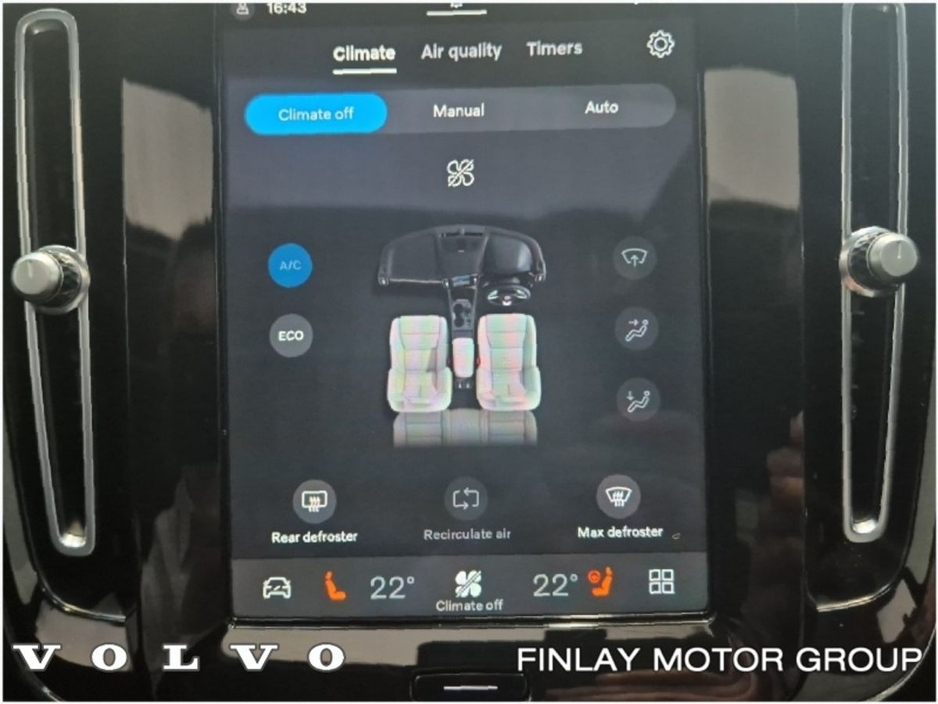 2022 Volvo XC40 - image 17