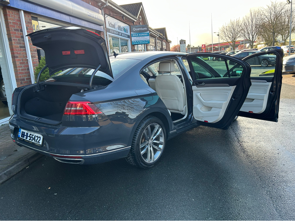 2018 Volkswagen Passat - image 29