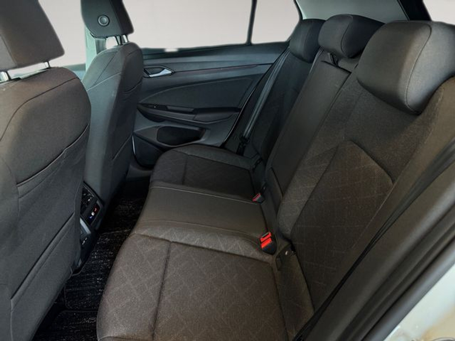 2022 Volkswagen Golf - image 16