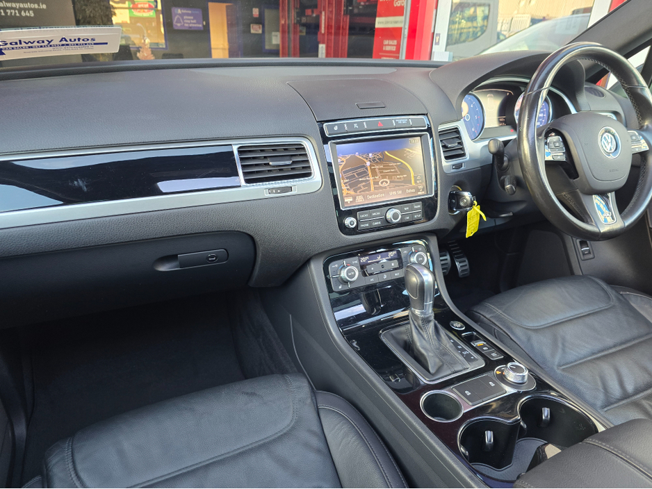 2017 Volkswagen Touareg V6 R-LINE-FULLY SERVICED WITH NEW TYRES €26,450