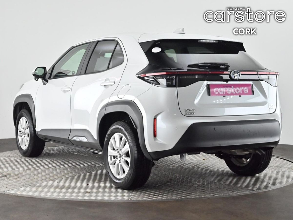 2023 Toyota Yaris Cross - image 3