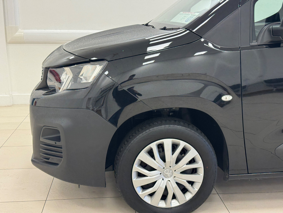 2022 Peugeot Partner  €18,500