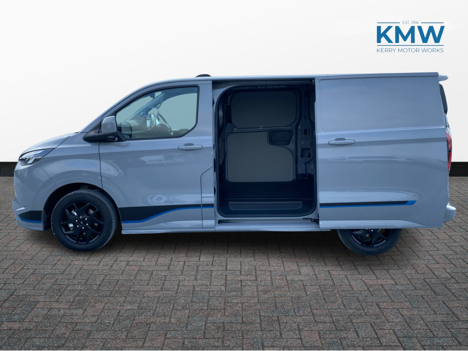 2026 Ford Transit Custom - image 2