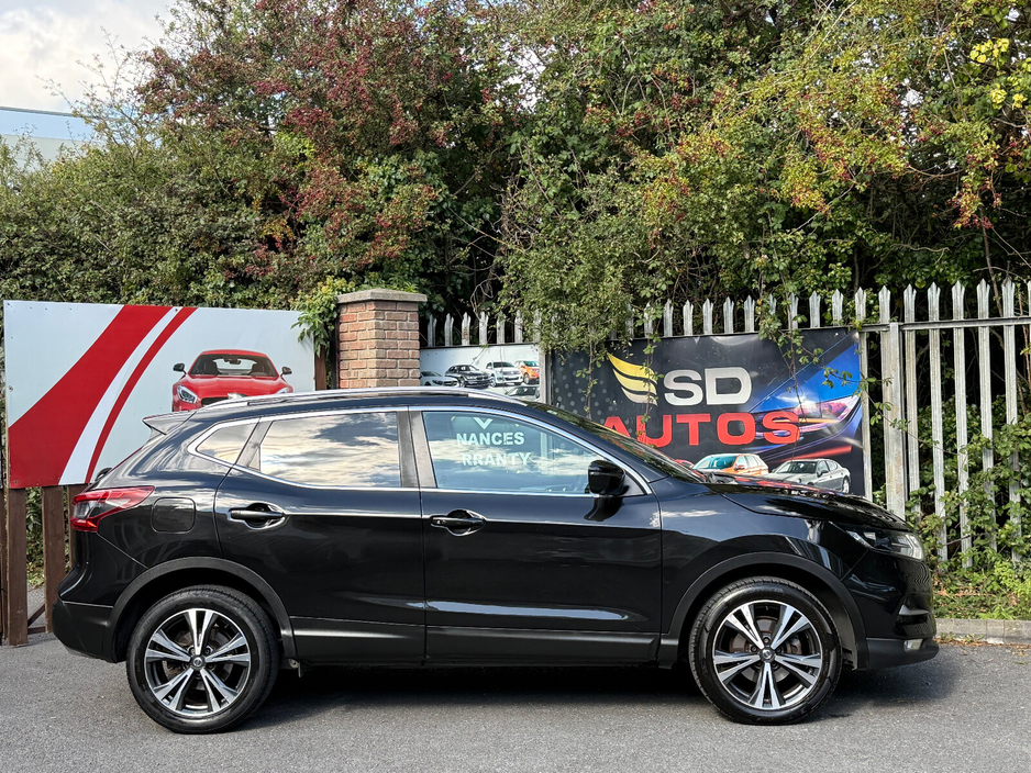 2017 Nissan Qashqai - image 3
