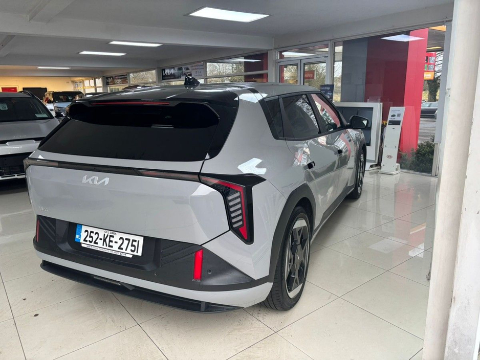 2025 Kia EV4 EV4 5 HB EARTH K3 LR 5DR AUTO €43,995