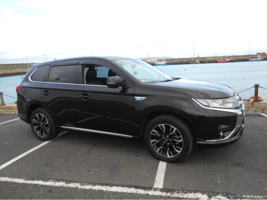 2017 Mitsubishi Outlander PHEV Intense €18,995