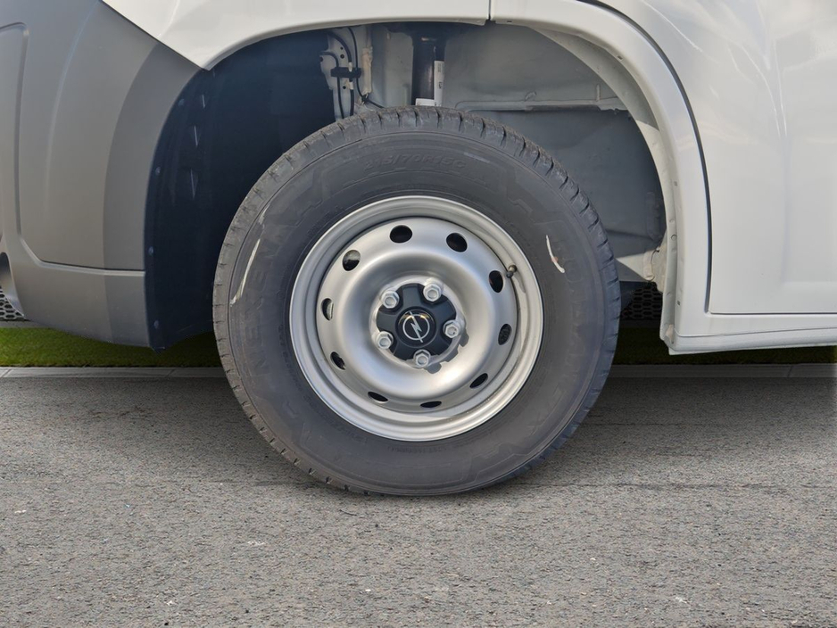 2025 Opel Movano - image 7