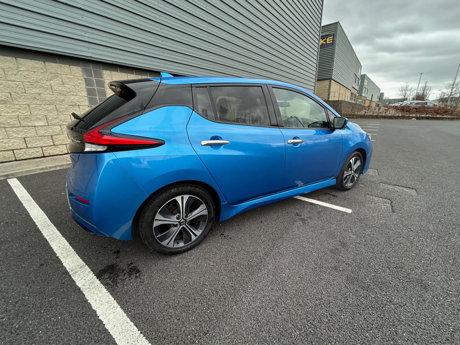 2022 Nissan Leaf - image 11