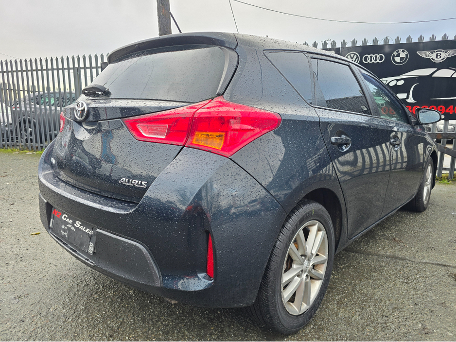 2015 Toyota Auris - image 7