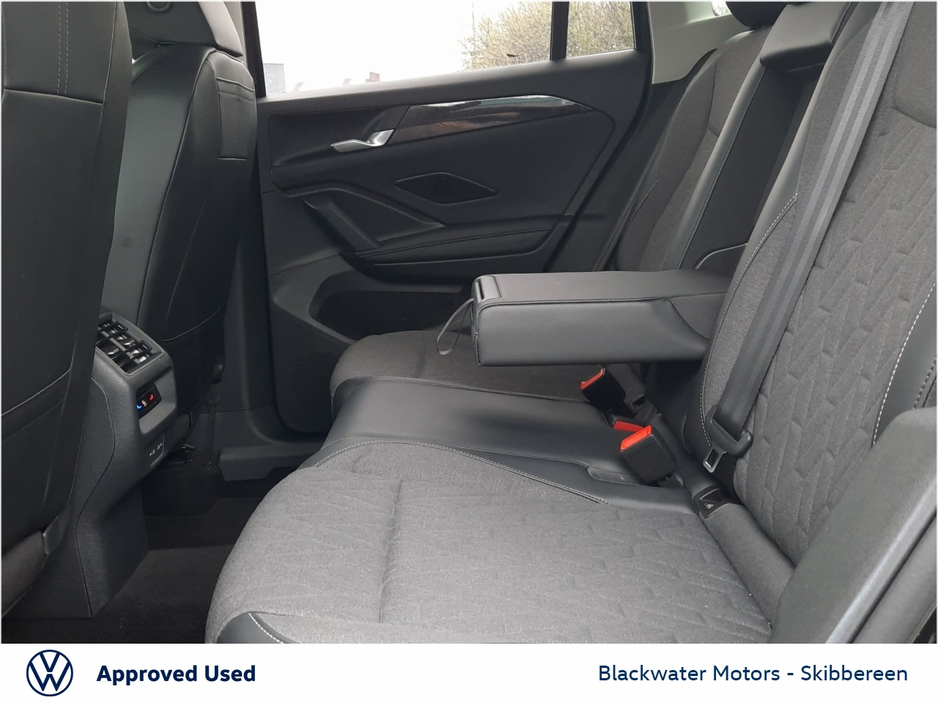 2025 Volkswagen Tiguan - image 7