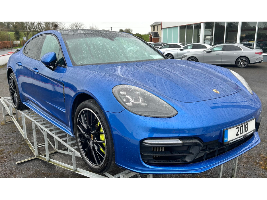 2018 Porsche Panamera - image 5