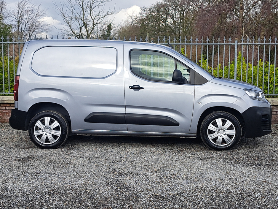 2020 Citroen Berlingo Panel Van Enterprise 1,000 Kg swb  1.5 Diesel with 3 seats in front.