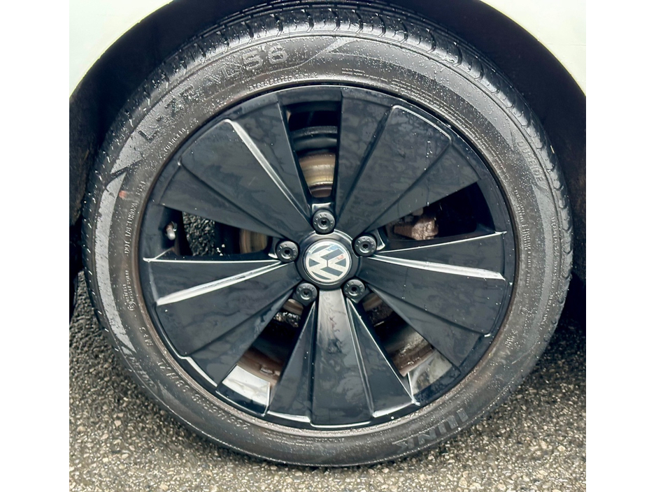 2016 Volkswagen Beetle - image 17