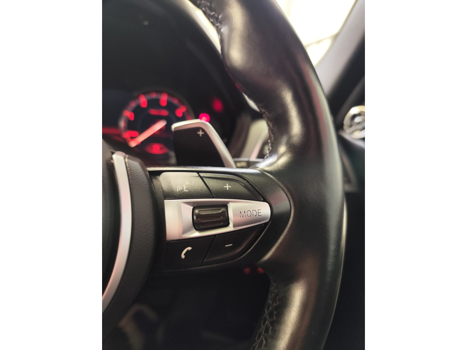 2018 BMW 3 Series - image 25