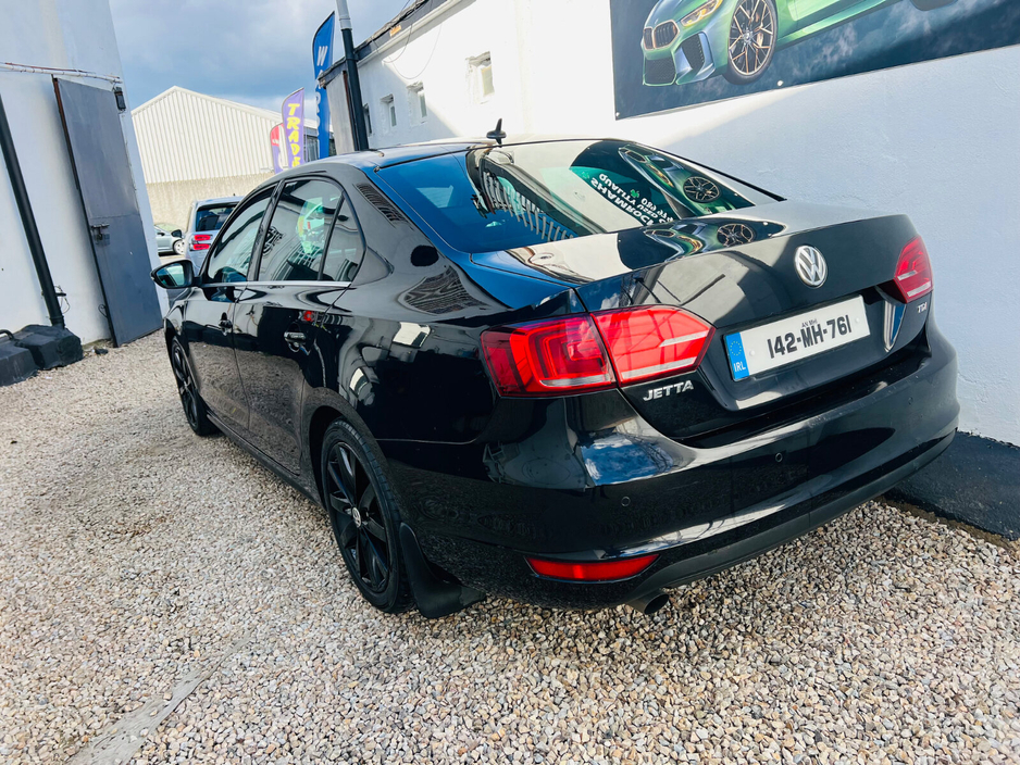 2014 Volkswagen Jetta - image 3