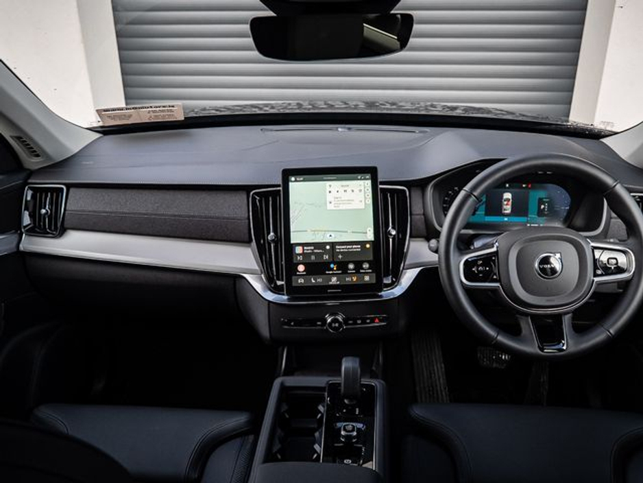 2025 Volvo XC90 - image 11