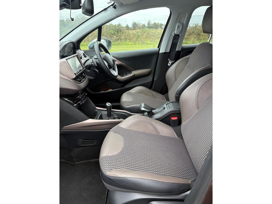 2014 Peugeot 2008 - image 9