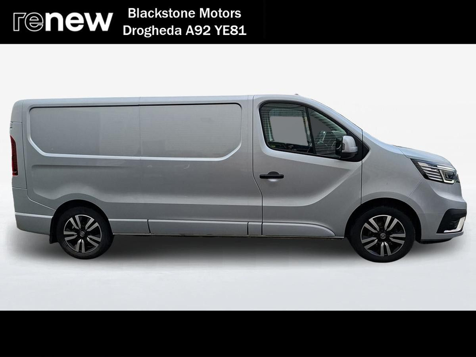2022 Renault Trafic - image 7