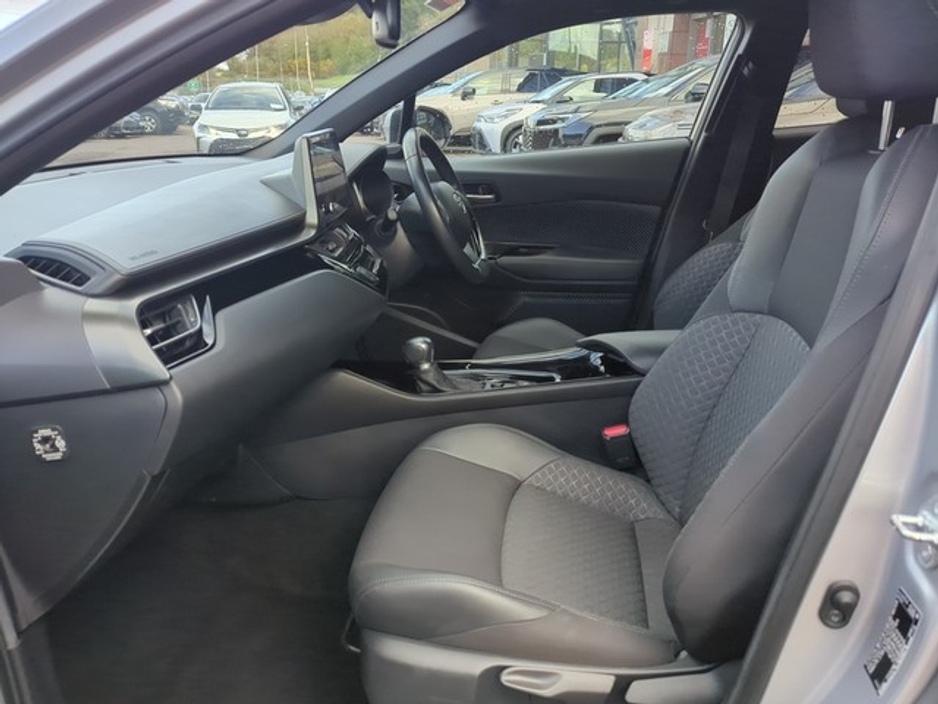 2022 Toyota C-HR - image 6