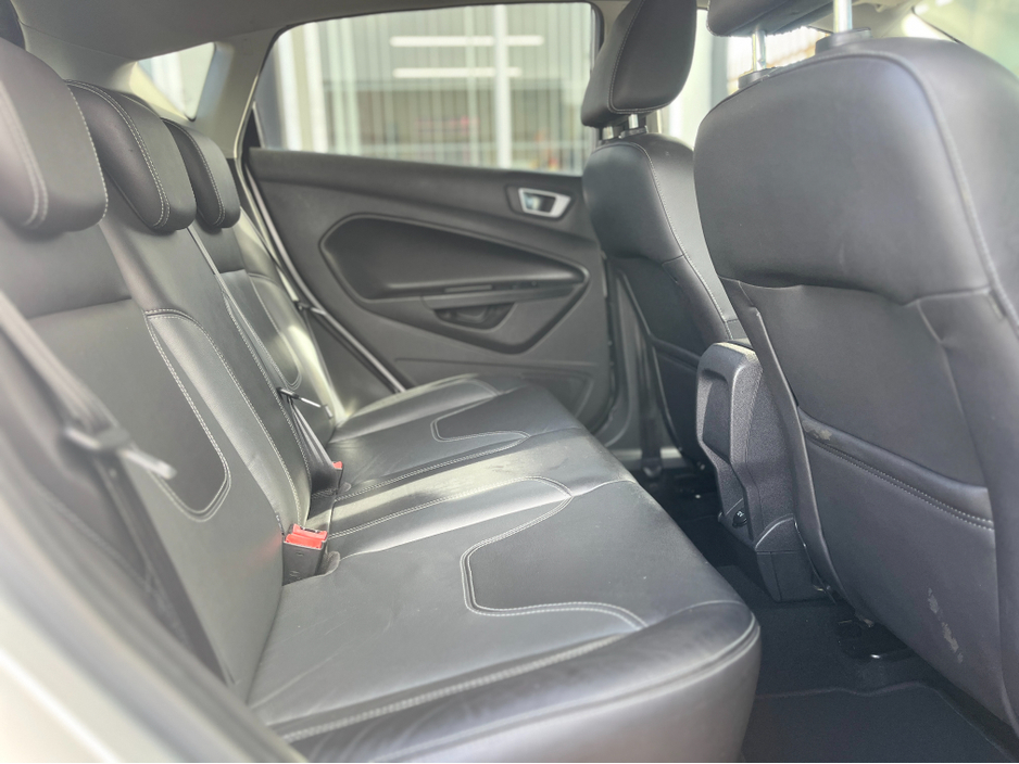 2015 Ford Fiesta - image 15
