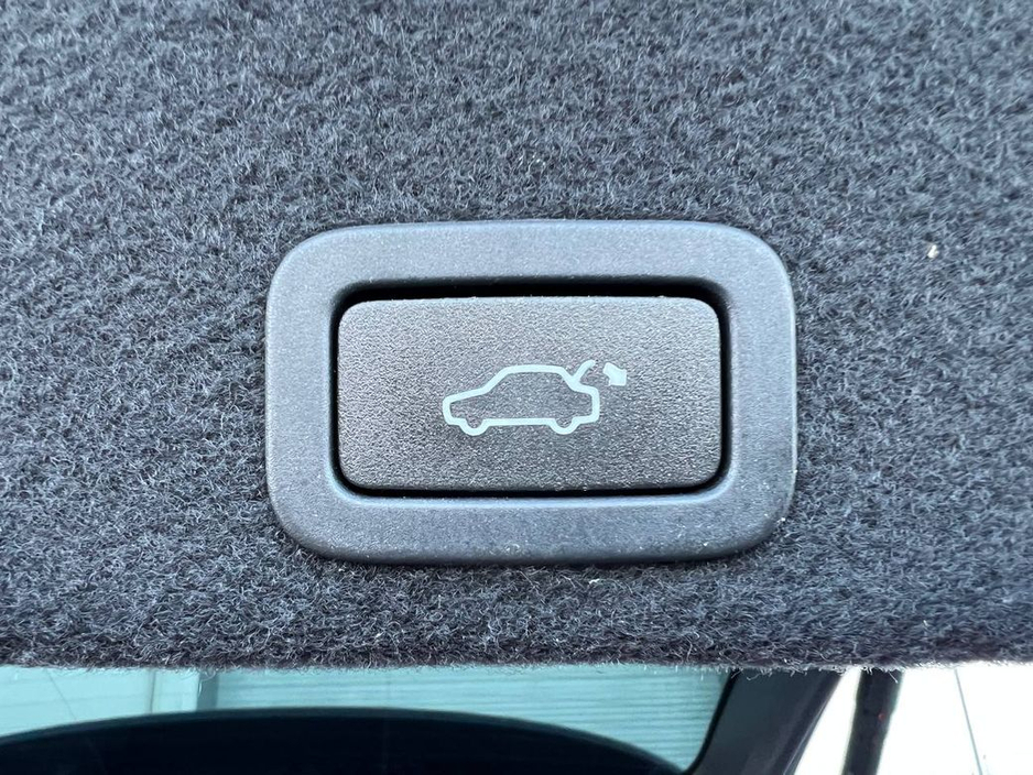 2017 Volvo XC60 D4 CLASSIC 2.0 D // OPENING PAN ROOF // LEATHER HEATED SEATS // REVERSE CAMERA €24,950