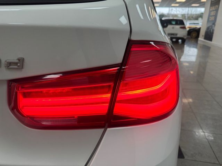 2018 BMW 3 Series - image 20