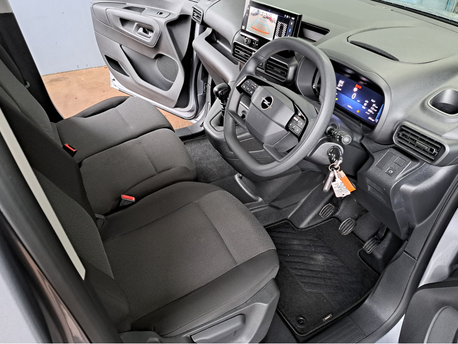 2025 Opel Combo SPORTIVE L1H1 1.5TD 100BHP **REVERSING CAMERA** €19,919