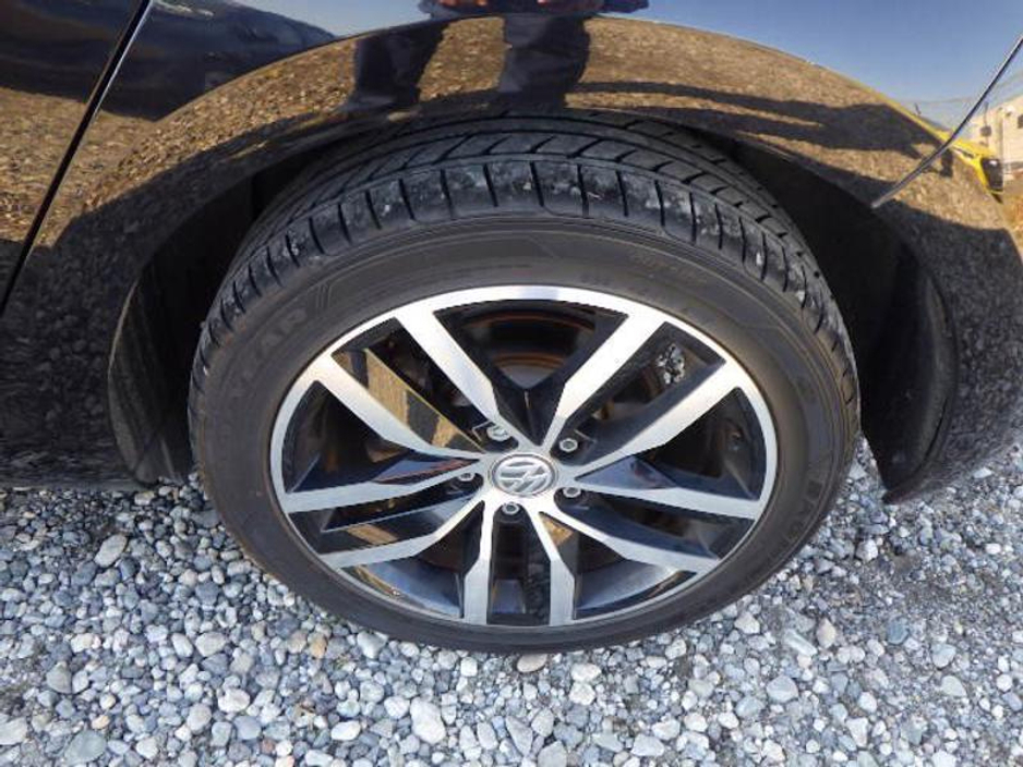 2019 Volkswagen Golf - image 3