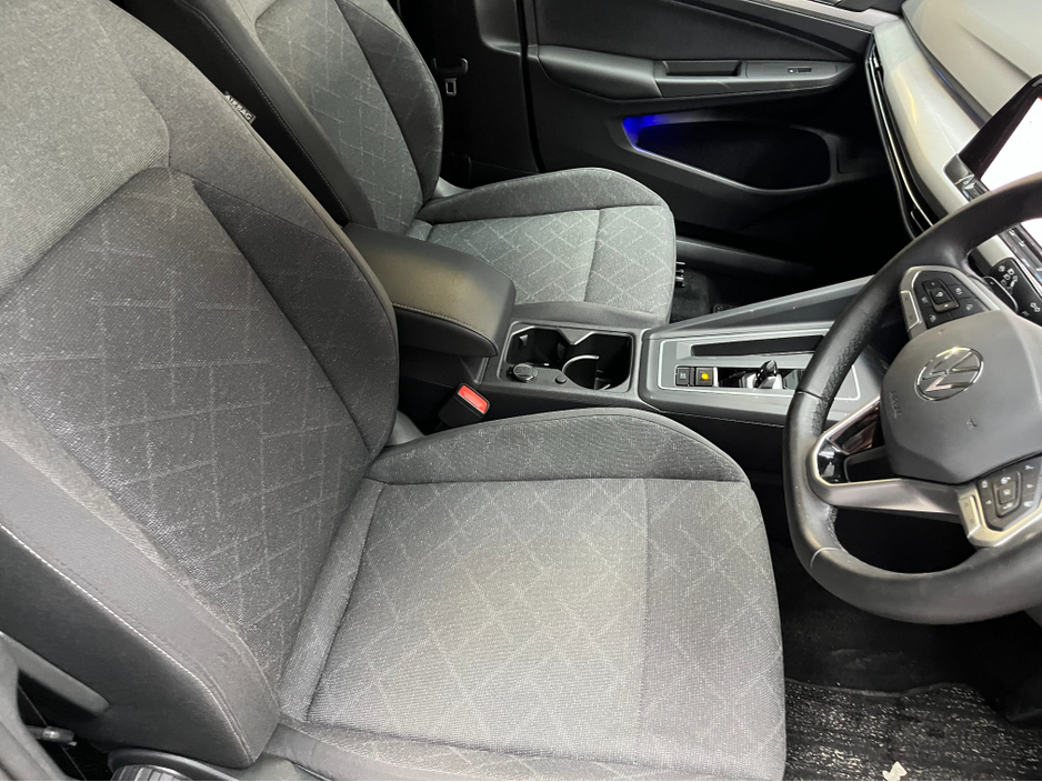 2024 Volkswagen Golf - image 10