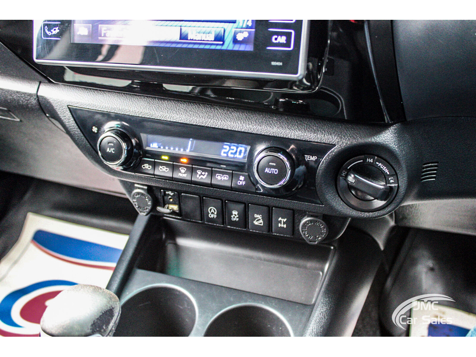2019 Toyota Hilux - image 19