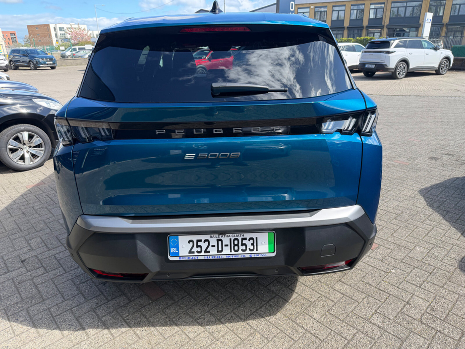 2025 Peugeot 5008 - image 6