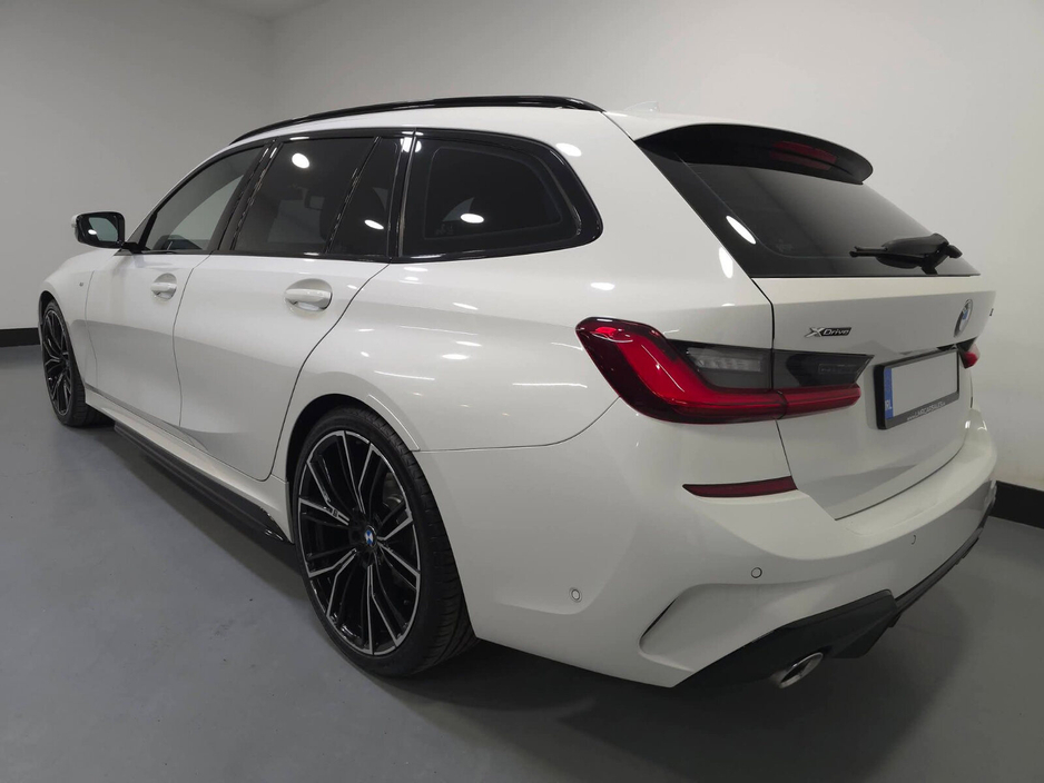 2019 BMW 3 Series - image 2