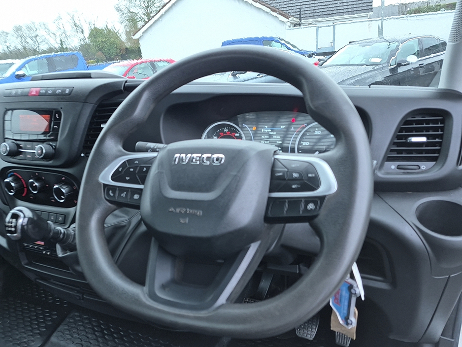 2021 Iveco Daily T35-140  Tipper with 3 seats in front and flashing beacon lights, only 39,000 miles.