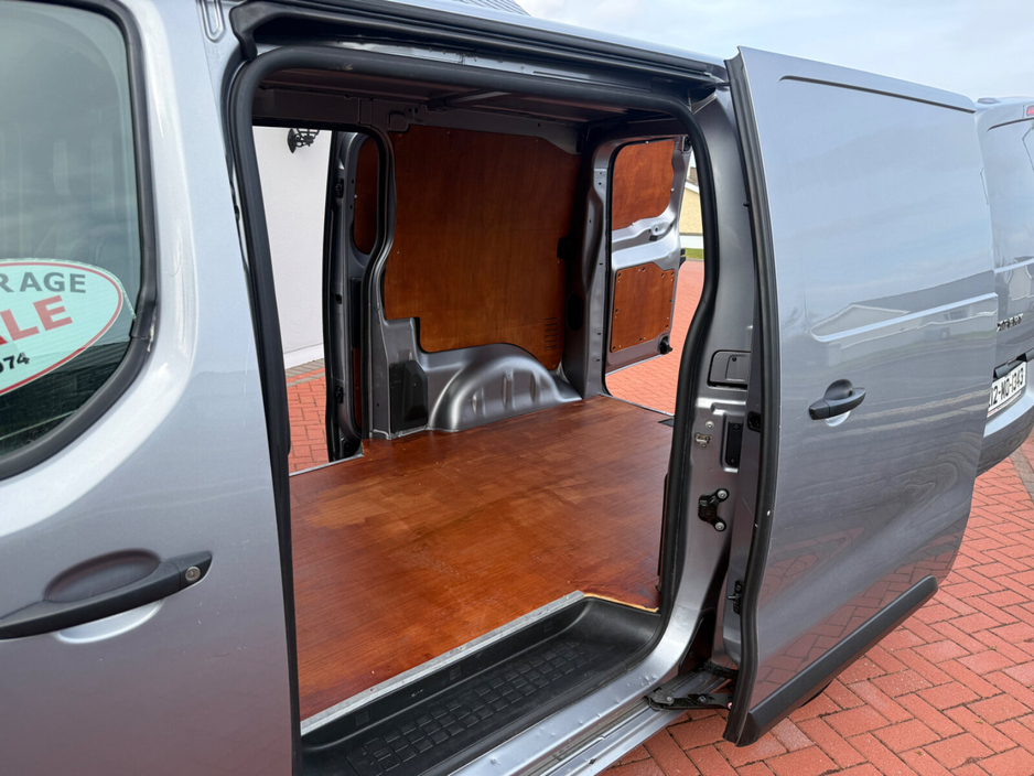 2021 Peugeot Expert - image 23