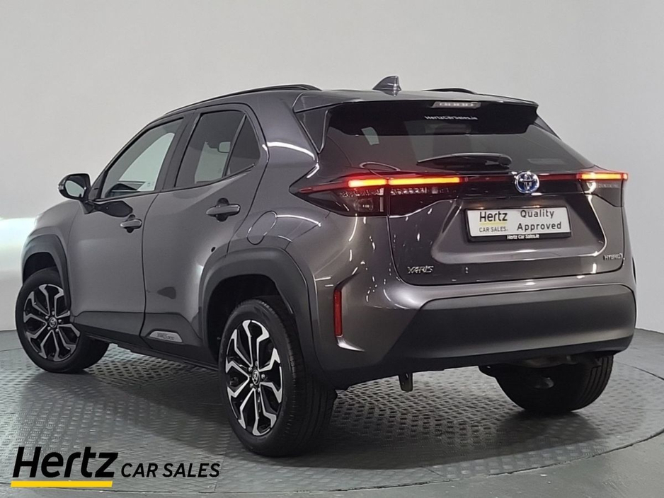 2023 Toyota Yaris Cross - image 3