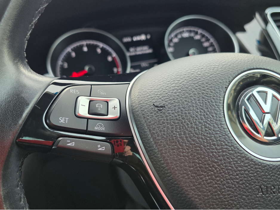 2017 Volkswagen Golf ( 172 REG )1.4 TSI HIGHLINE ALCANTARA SEATS CARPLAY ANDROID AUTO BLIND SPOT LANE ASSIST €17,950