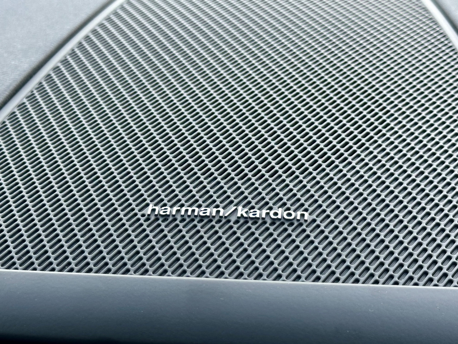 2025 Volvo XC60 - image 10