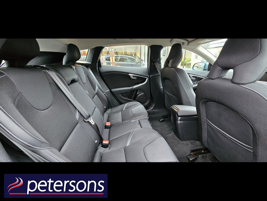 2017 Volvo V40 2.0 D2 MOMENTUM NAV + 120BHP 5DR €12,950