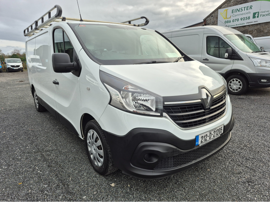 2021 Renault Trafic - image 2