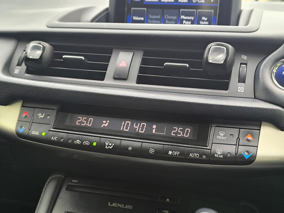 2017 Lexus CT 200 h - image 13