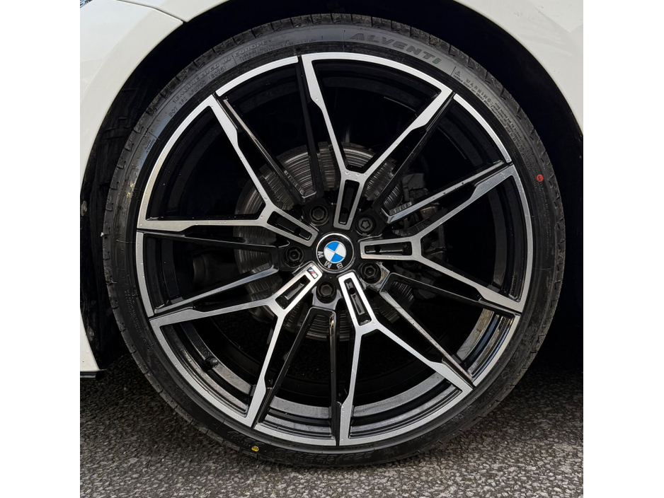 2017 BMW 3 Series - image 10